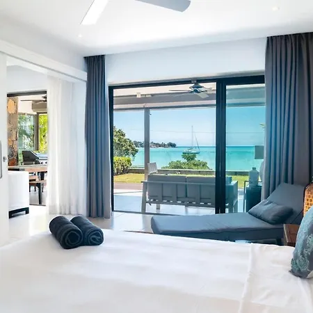Aroma Beach - Luxury Beachfront Apartment Grand-Baie Exterior photo