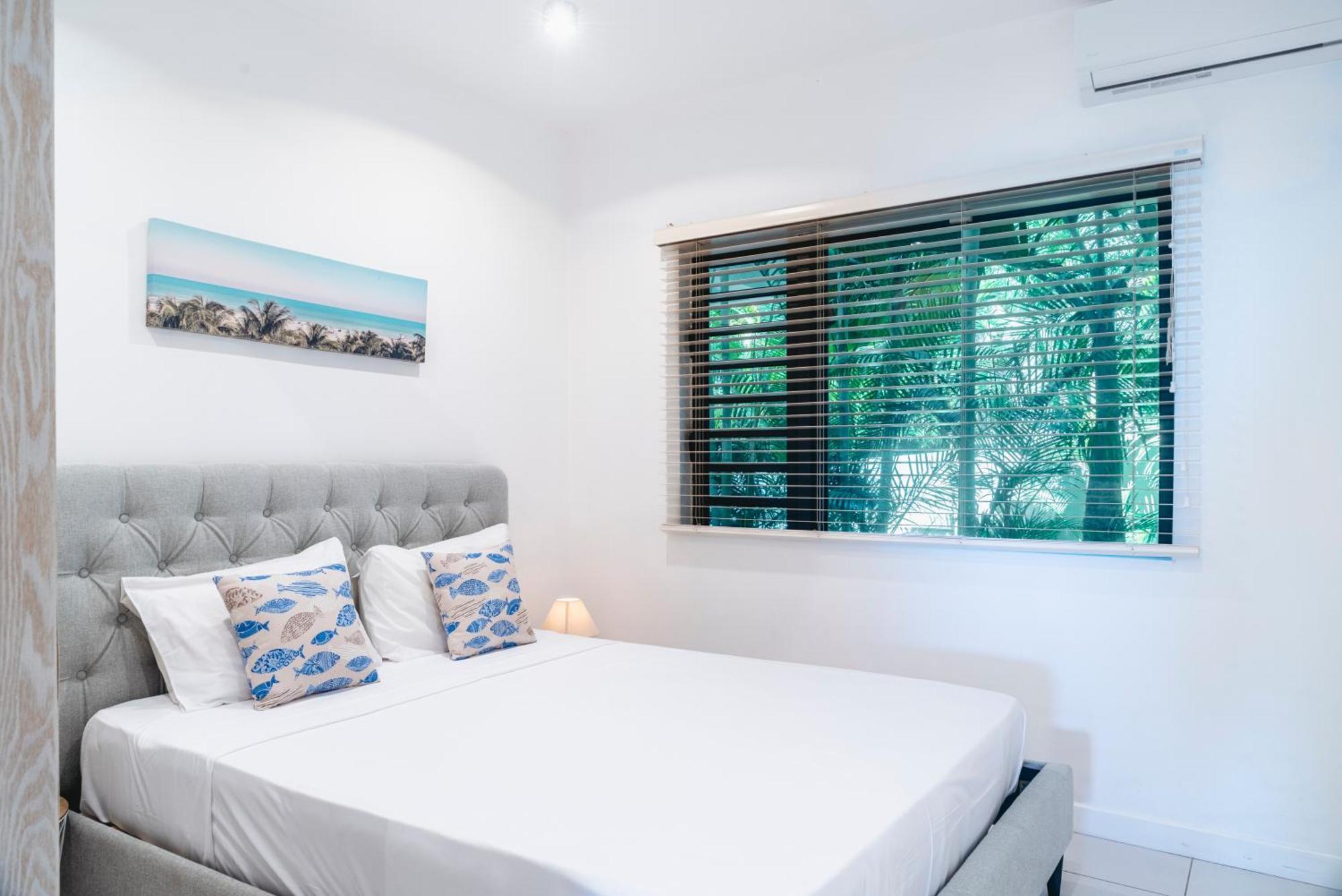 Aroma - Luxury Beachfront Apartment