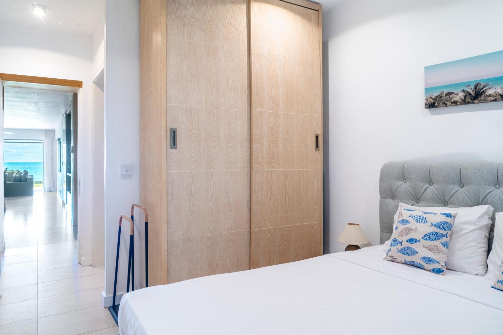 Aroma - Luxury Beachfront Apartment *