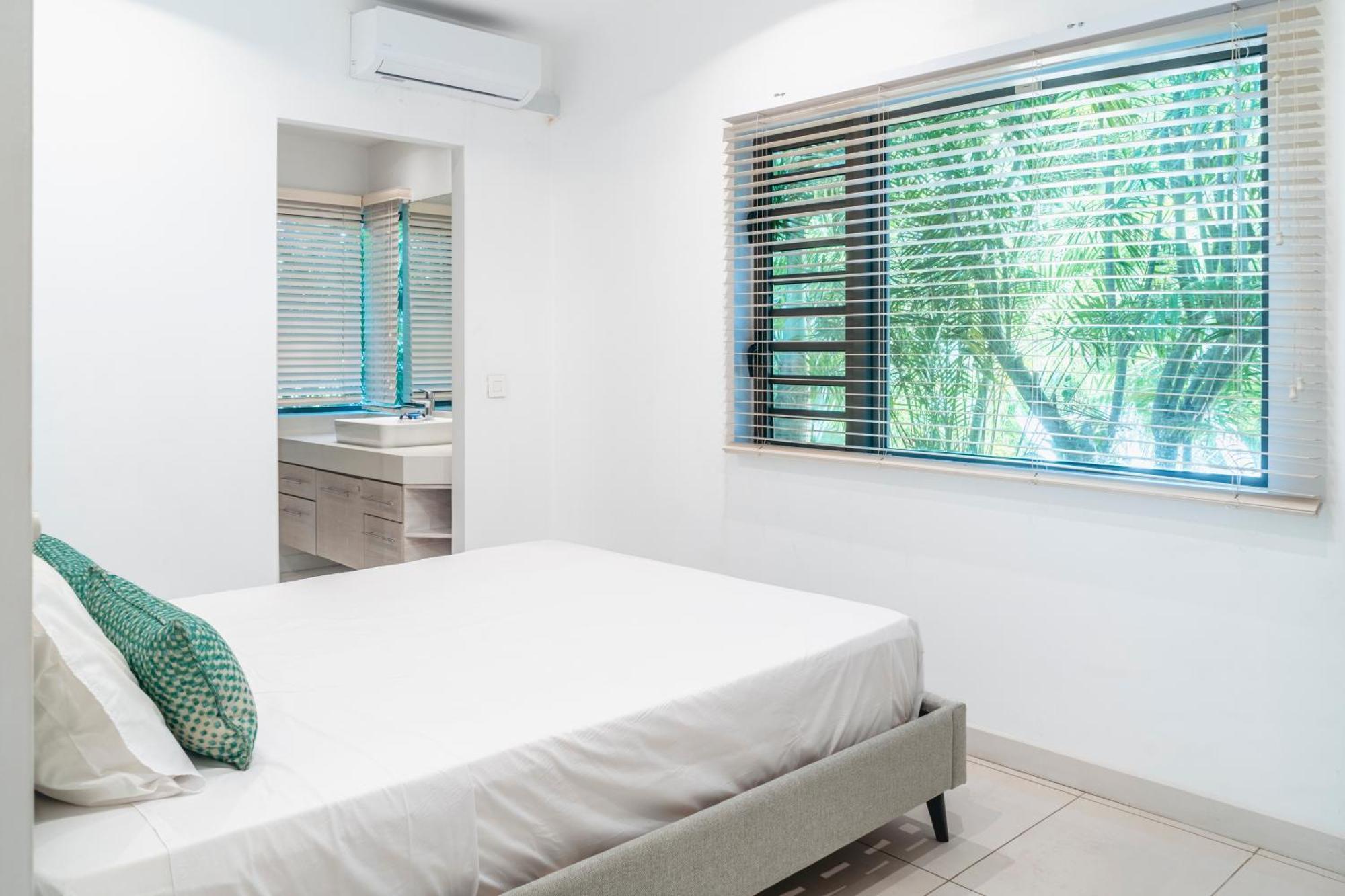 Aroma - Luxury Beachfront *